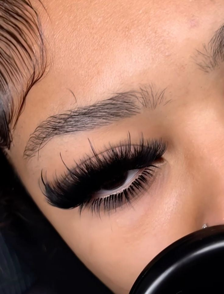 Volume Lash Clusters Kit DIY Lash Extension Kit D Eyelash Extensions with Lash Bond and Seal Tweezers,10-18MM Cluster Lashes 300Pcs (spikes included )